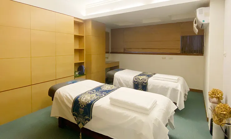 台北泰式按摩推薦【花廂鳥語】精油按摩，五行精油│泰式按摩推薦（預約制）