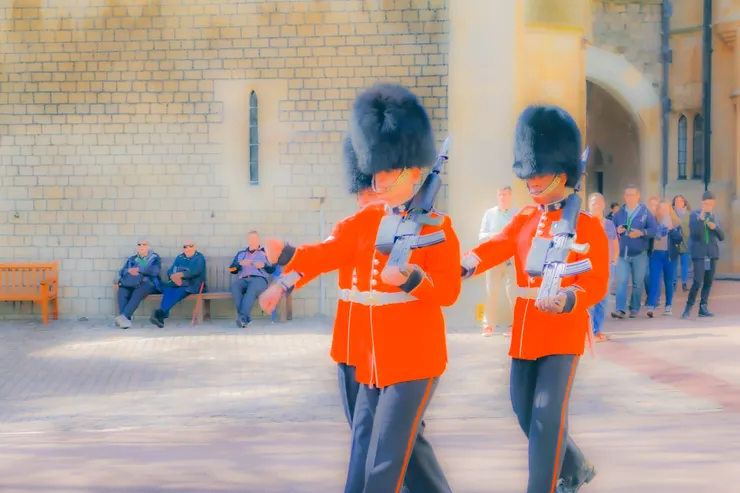 溫莎城堡中，衛兵正前往岡哨交接