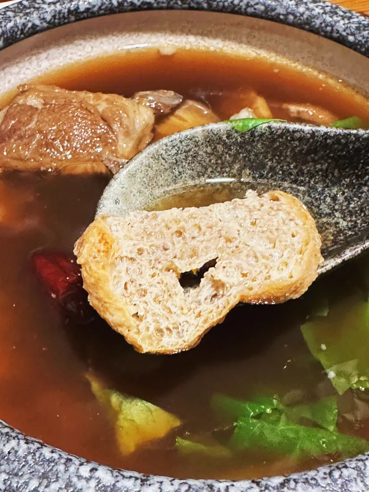 又一個第一次,原來肉骨茶可以加麵包!好特別呀~