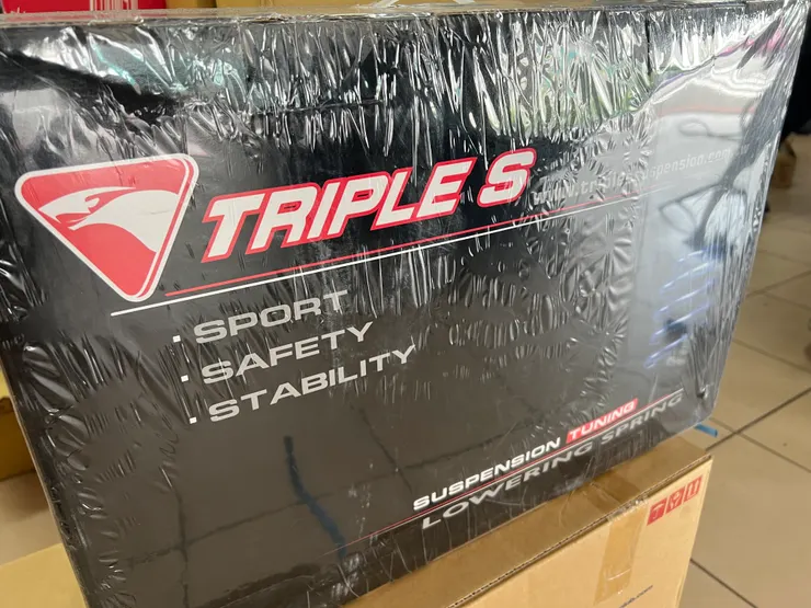 後彈簧選用TRIPLE S加強型