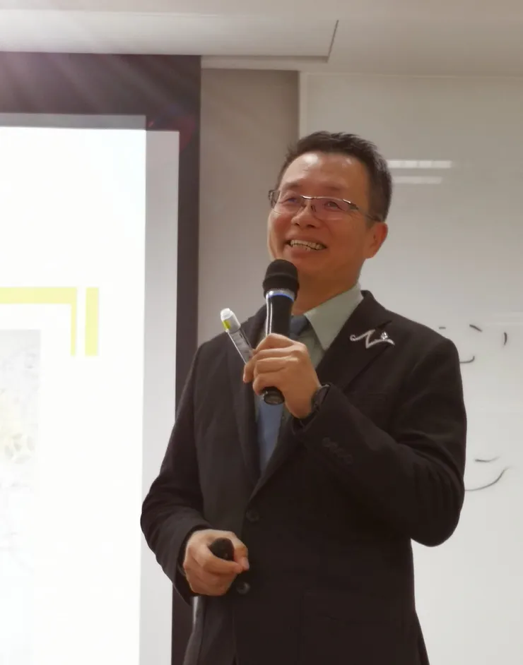 2024/4/9夥伴江涵在台中內訓捕捉到的帥氣講師順青領袖,而且還有光芒❤️❤️❤️