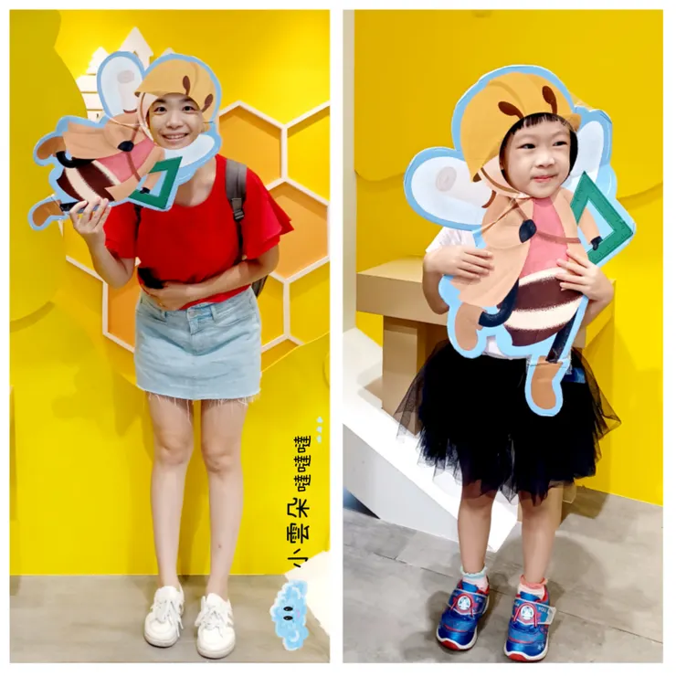 解說館有可愛的蜜蜂造型手拿板