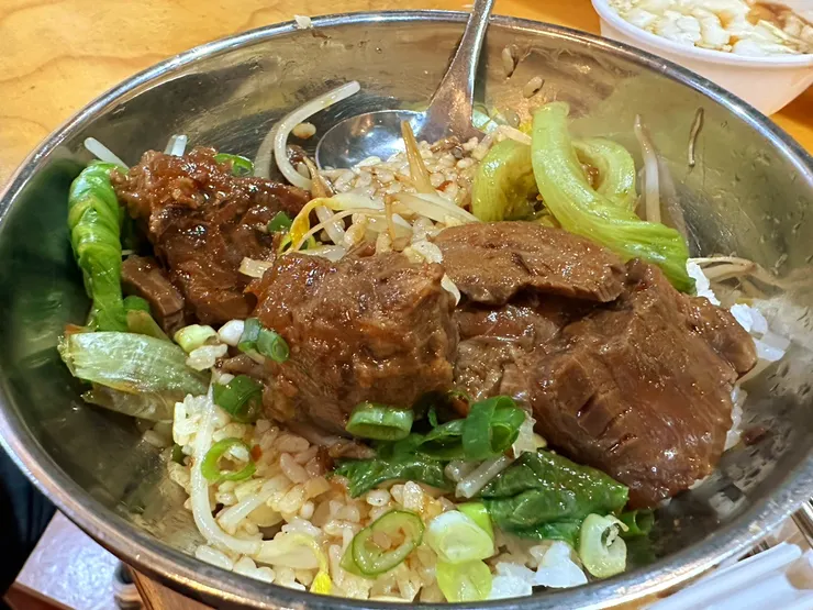牛肉拌飯