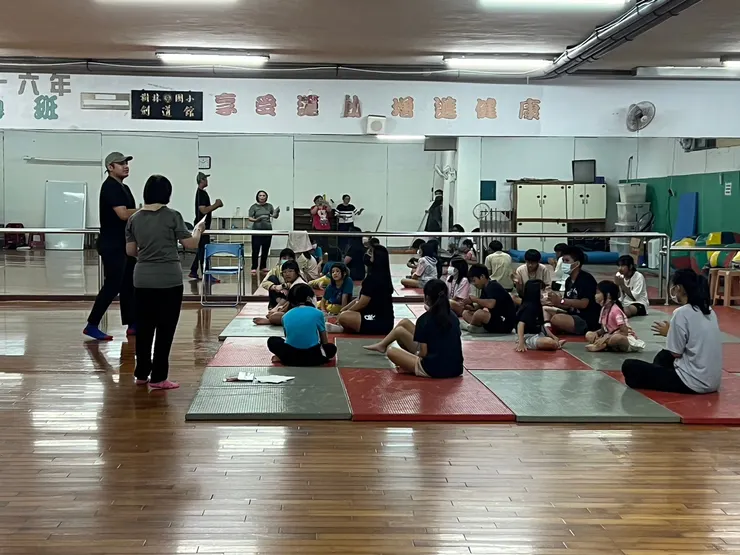 卑南語街舞課程的學員體驗不同以往的街舞課程。(圖新北市政府原民局提供)