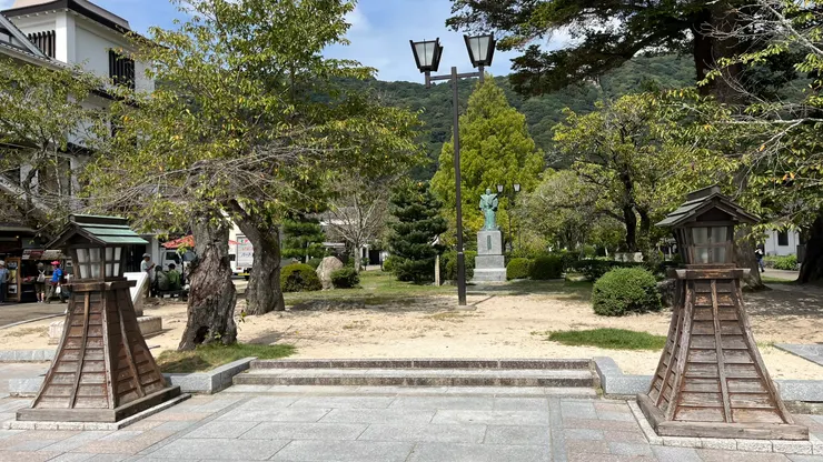 明治時期廢城後，此處整建為公園空間。