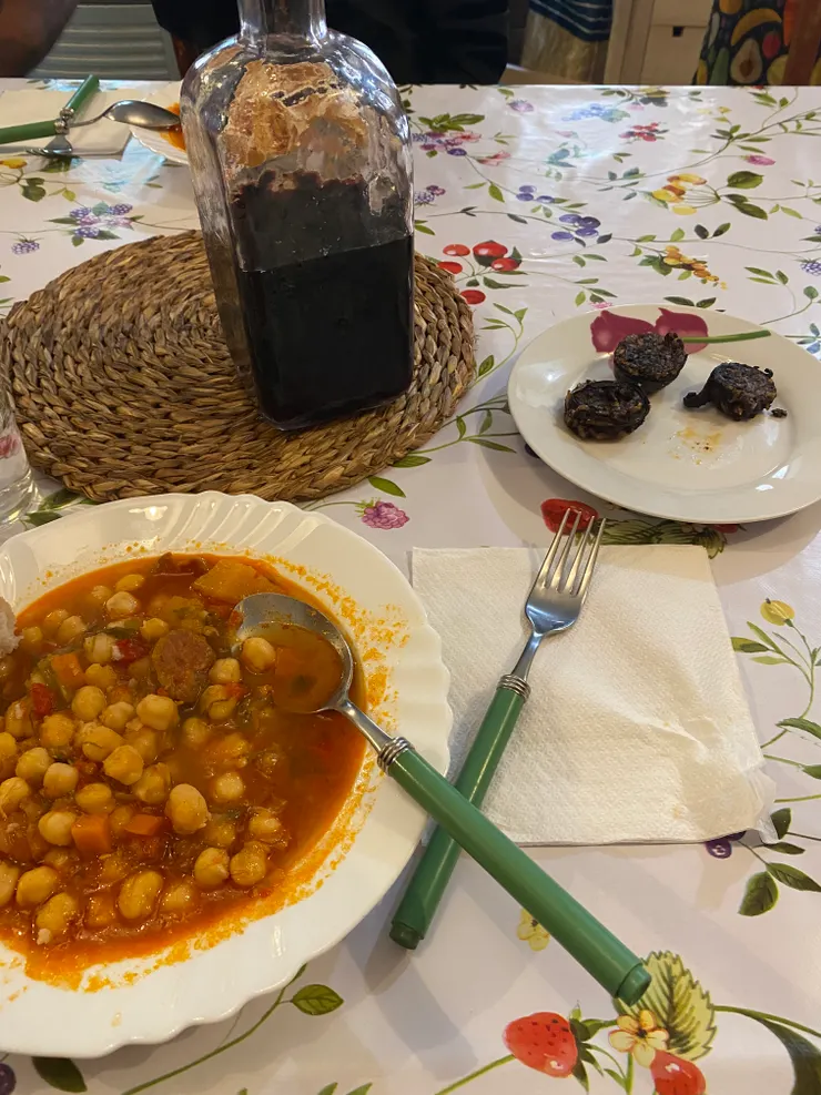 好好吃的晚餐，愛上豆子湯，旁邊是血腸。