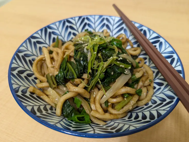 台灣黑麻油推薦｜10分鐘完成黑麻油料理！麻油料理推薦：麻油薑香炒烏龍麵做法