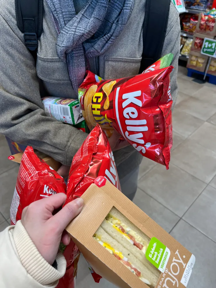 我們還特地到奧地利的超市,買了只有奧地利才有的餅乾😂