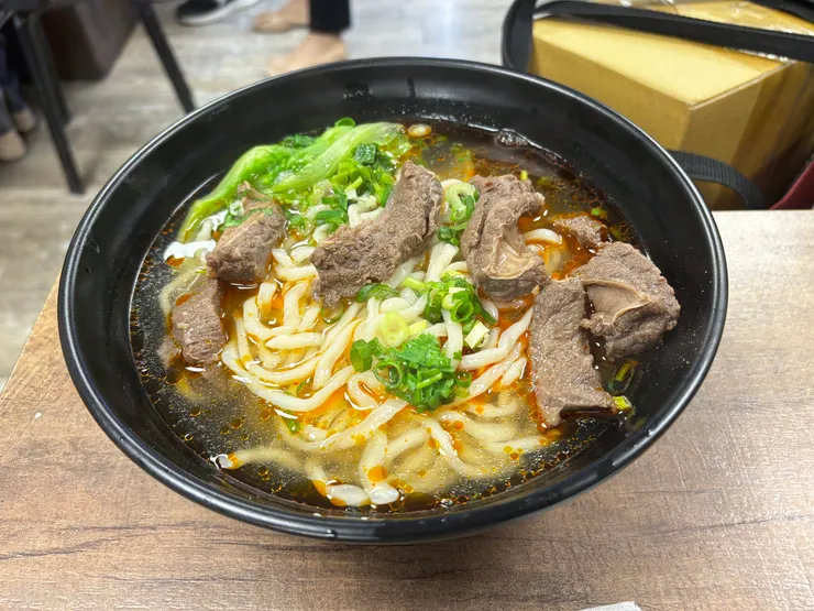 加麵的麻辣牛肉麵