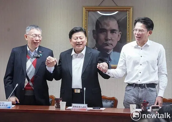 傅崐萁致詞時，先以「活血歸來」形容柯文哲