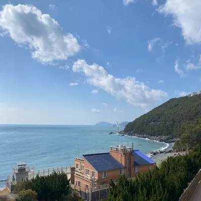 【海雲台的兩條鐵道：地上的藍線，天上的風路】