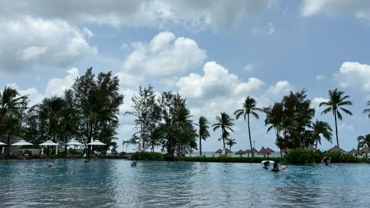 泳池度假感升級