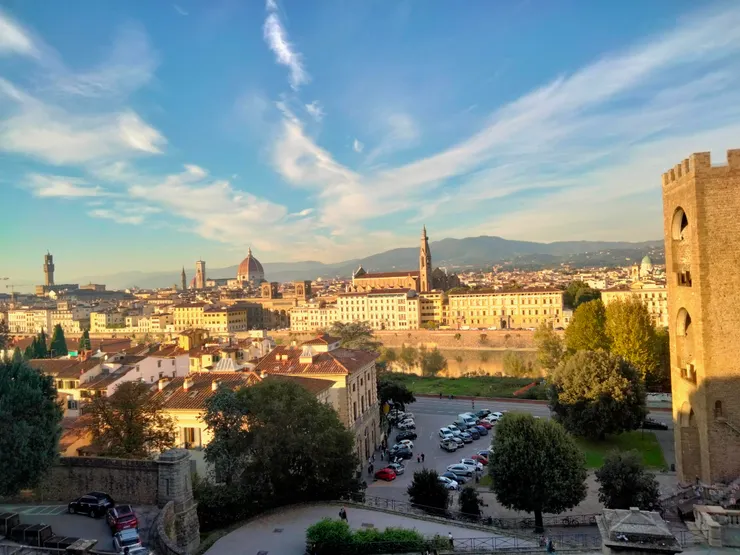 畫面右側即為聖尼各老塔。