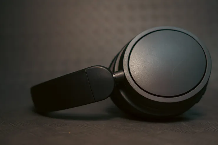 輕、動態低音...是它的特點