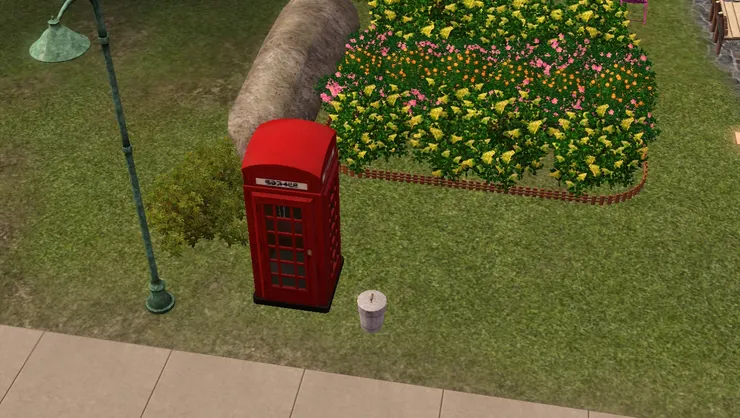 這邊也有電話亭，而且是紅色的耶！