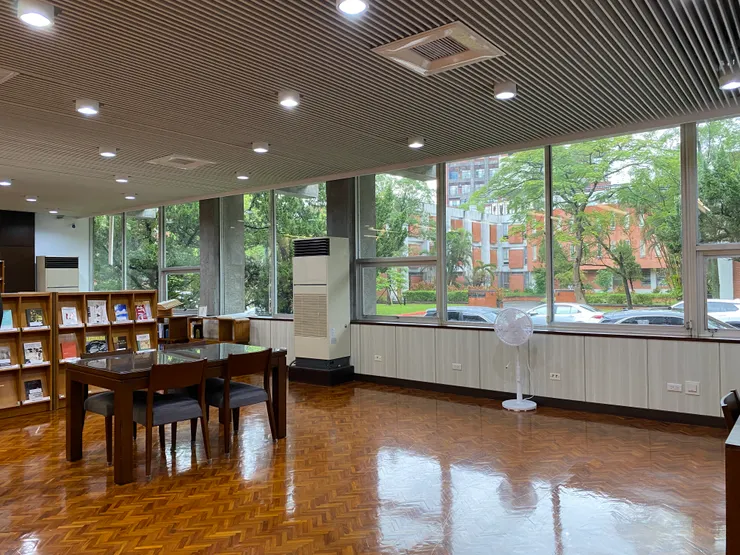 北側大面積的鋁門窗，引入更多自然光線