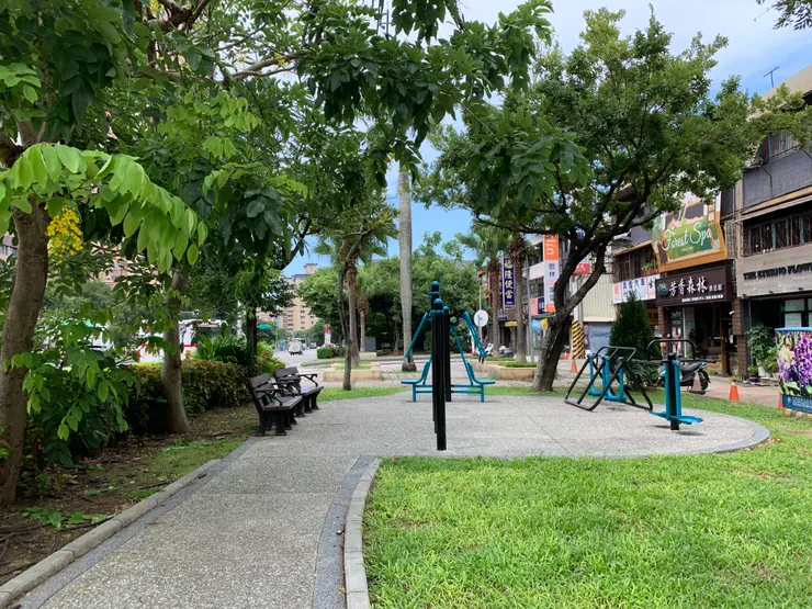商店街前的小小公園