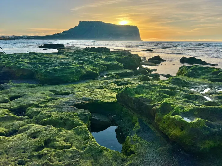 名符其實日出城山峰