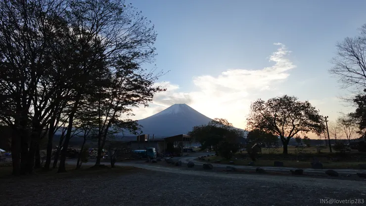 早晨六點半左右的富士山