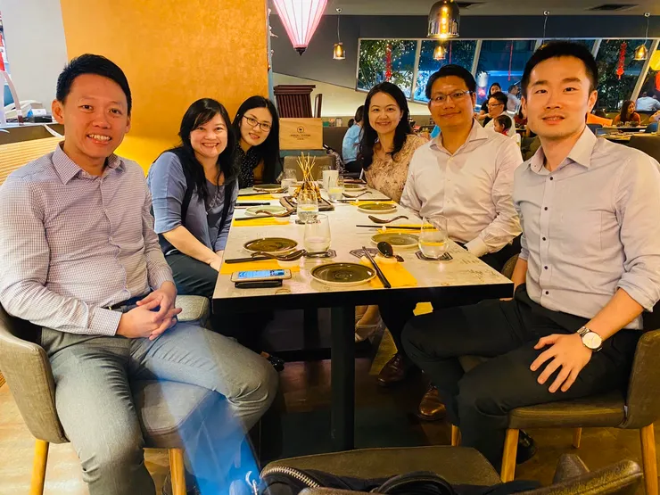 2020 年宜芳副總至新加坡出差，與旅居新加坡的前國泰金控同事聚餐。