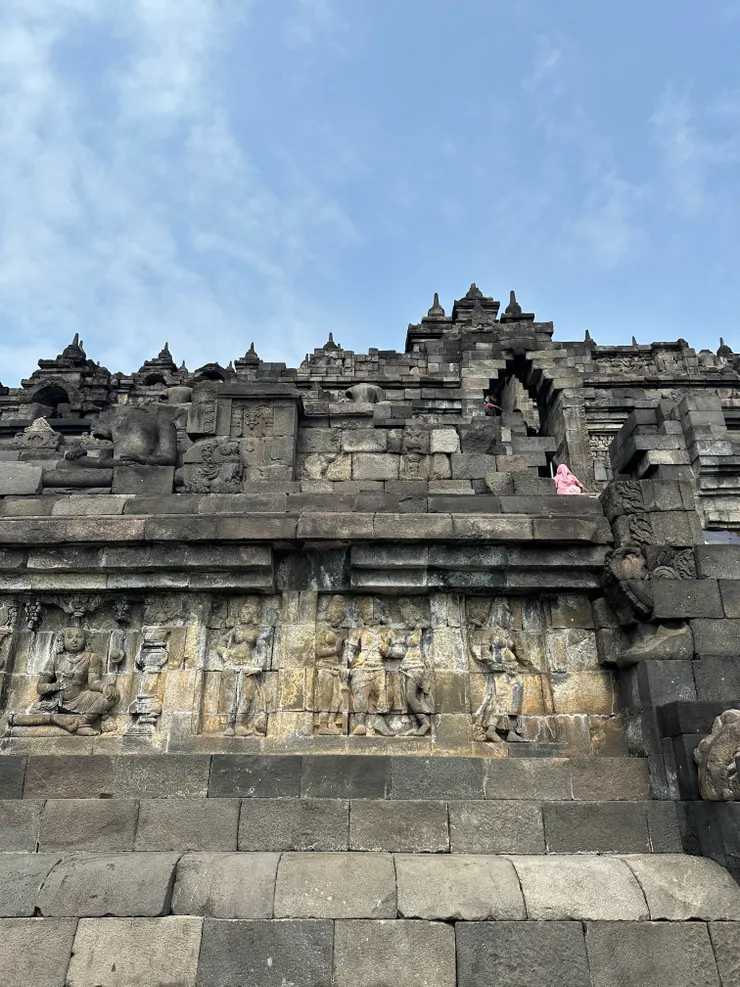 浮雕上記載著故事