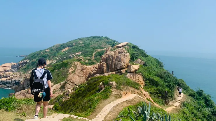 從下樓梯開始真不知道要開心還是難過。
