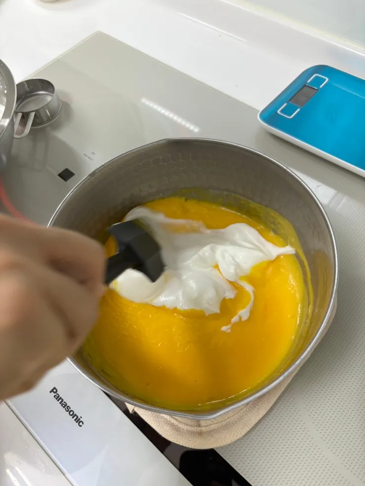 蛋白霜混合蛋黃麵糊