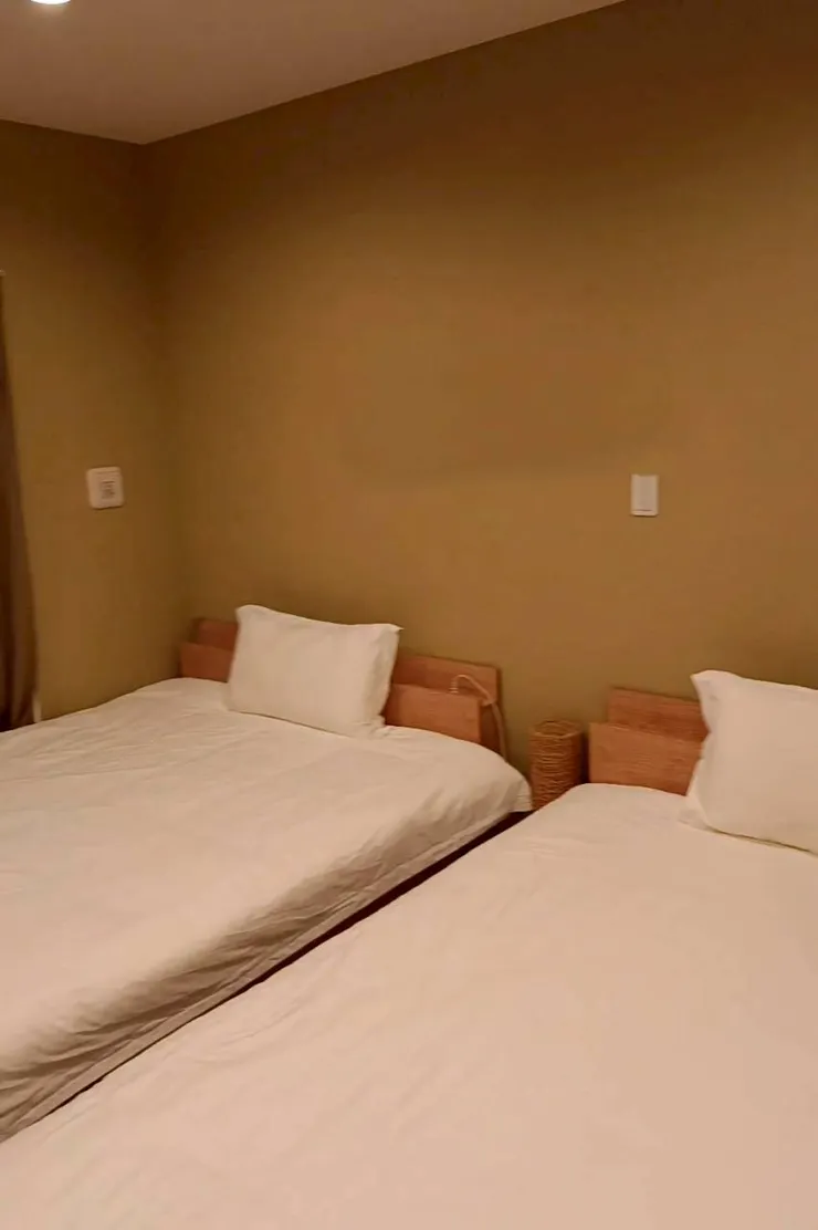 還好有兩張雙人床，今晚可以亂翻身了😆