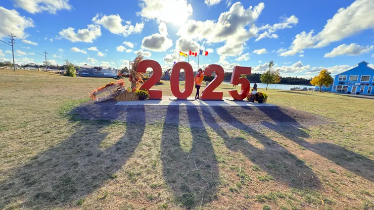 龍蝦節在每年七月初，這是萬聖節佈置。