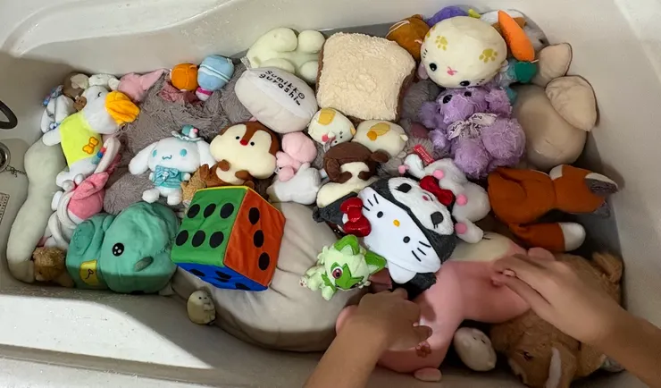 丟進浴缸裡，洗溫水澡