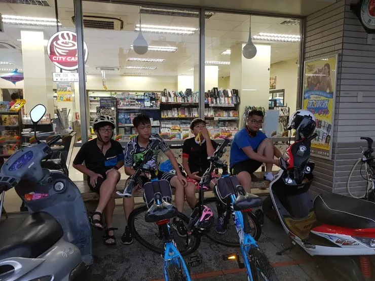 濕透了，但歇會兒繼續上