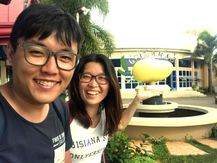 一到港口，就能看到超大顆芒果在歡迎你。