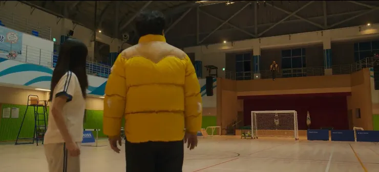 右半部中央，小小的鄭俊華