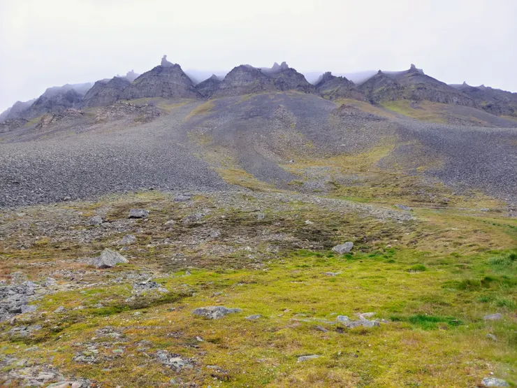 但，依山傍水，猶如眾神般的壯麗山景卻令人讚嘆不已。
