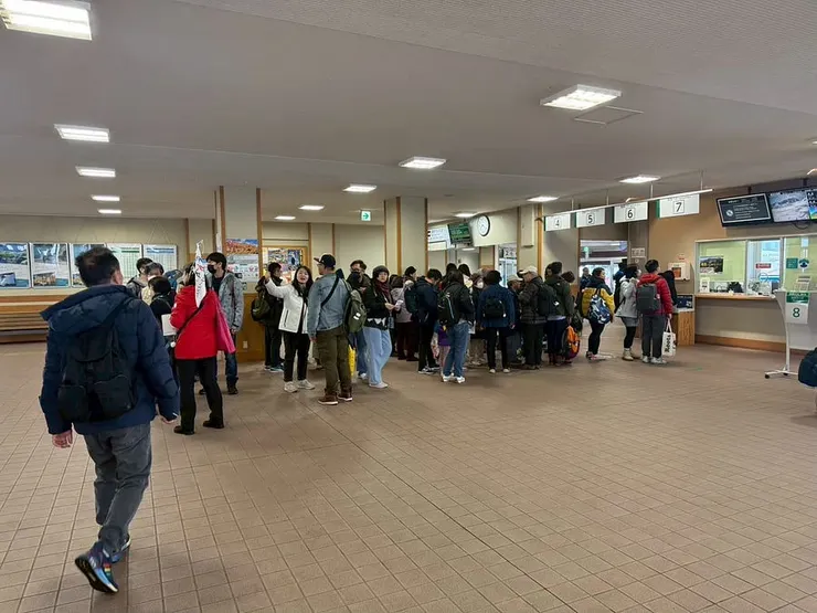 準備轉乘下一個交通工具-立山高原巴士