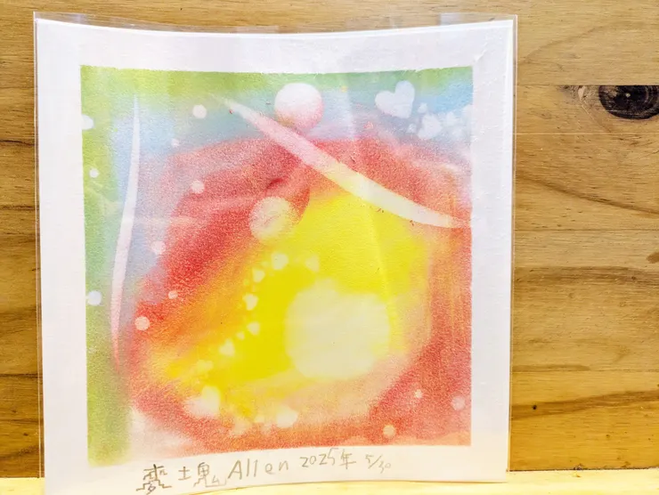 哥哥說，一開始玩Minecraft很開心，開心到由黃變紅那麼多，可是他發現他想做的裝備材料不夠，所以有點難過(藍色),，最後又慢慢變回平靜(綠)。