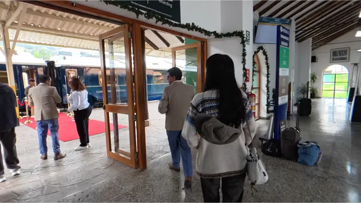 工作人員帶位入座