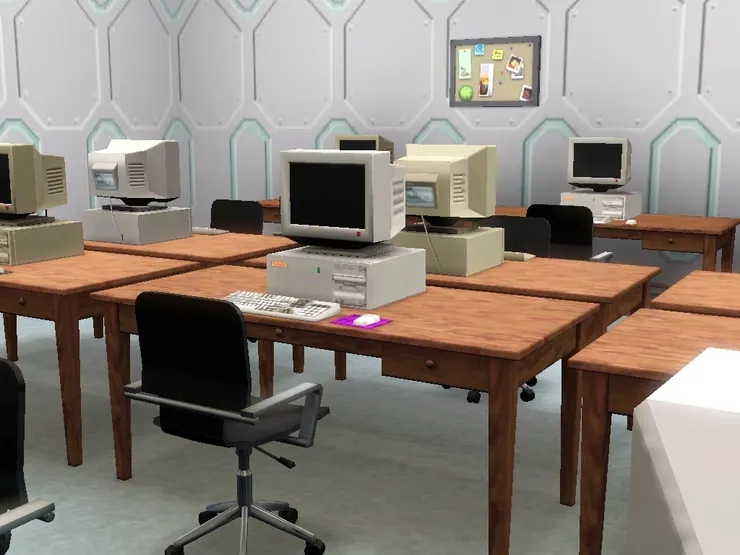 電腦課程十分受歡迎，一開班便很多人報名，所以設計成大房間，容納多些學生。