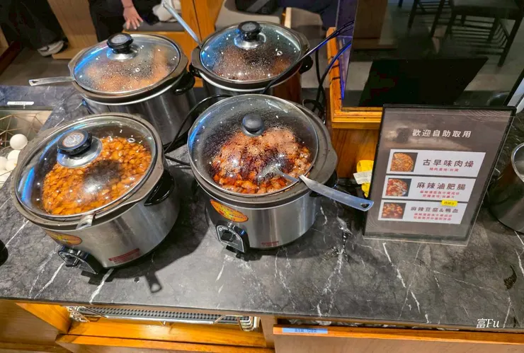 如果食量不錯的人,推薦可以裝個肉燥組合成肉燥飯,吃起來也是滿爽得。