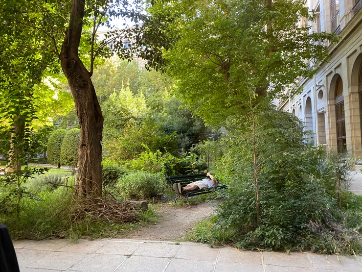 博物館內中庭（時刻注意時間）