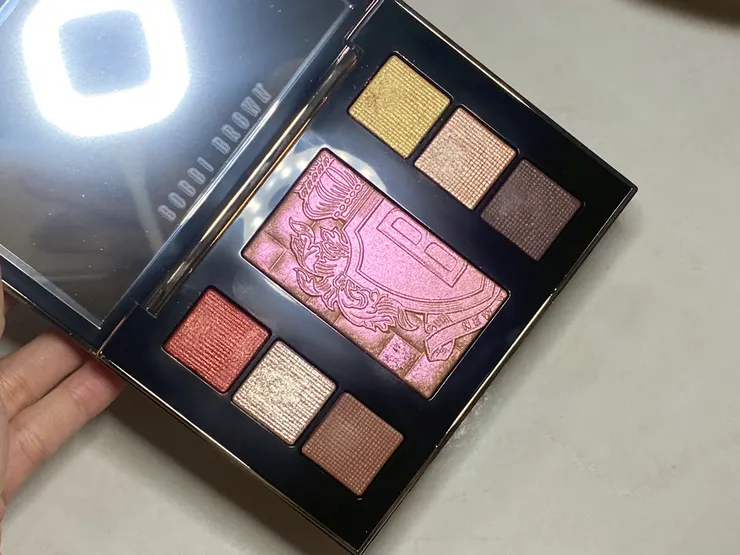 Bobbi Brown 2022聖誕-璀璨星夜鑽石眼頰盤||打亮色閃爍著超華麗金-桃粉偏光!!