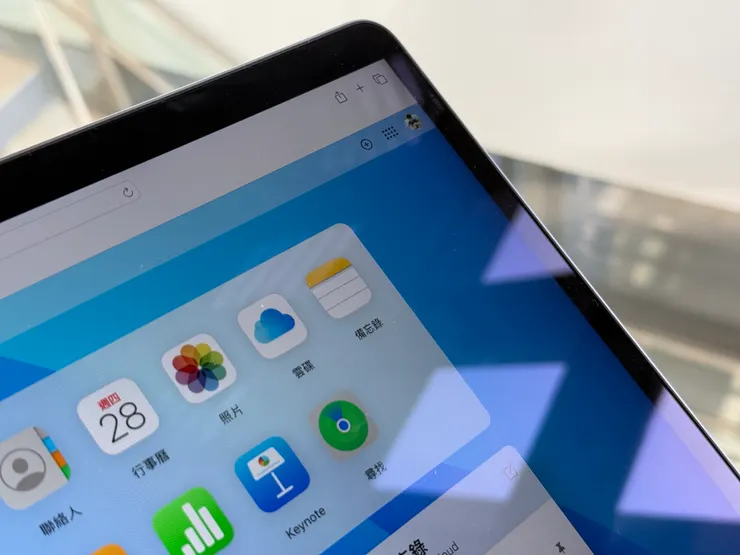 蘋果 Mac 作業系統的毛玻璃設計效果