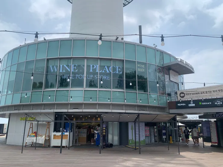 首爾塔下方商店。