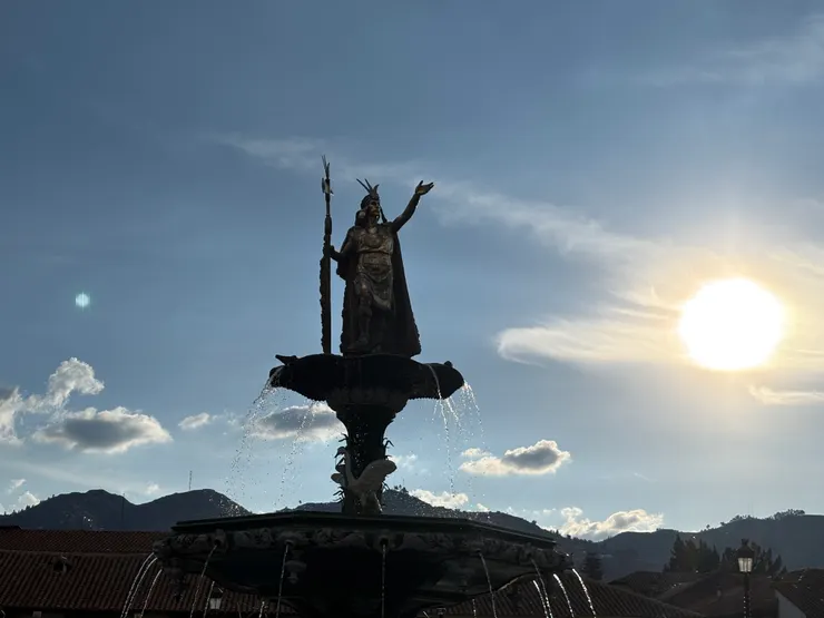 武器廣場上的帕查庫特克像