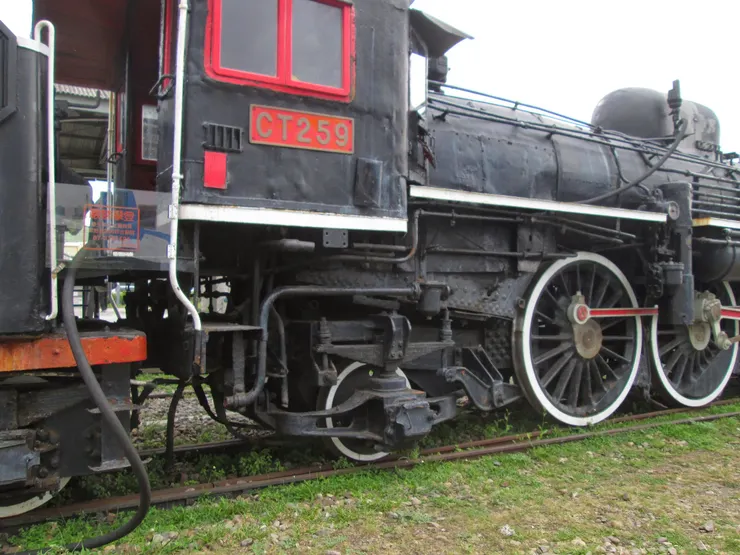 CT259蒸機的汽笛固定在車身右側