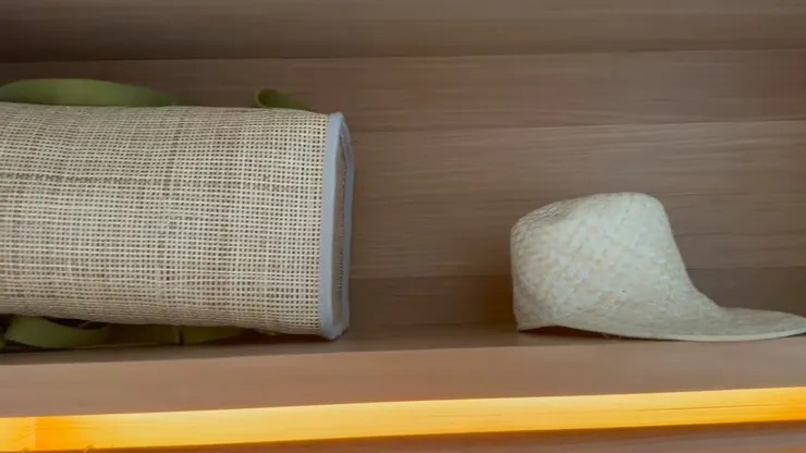 沙灘包和帽子可以拿來使用