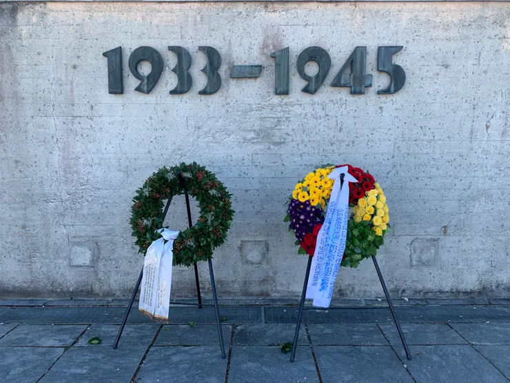 紀念那些逝者的花圈