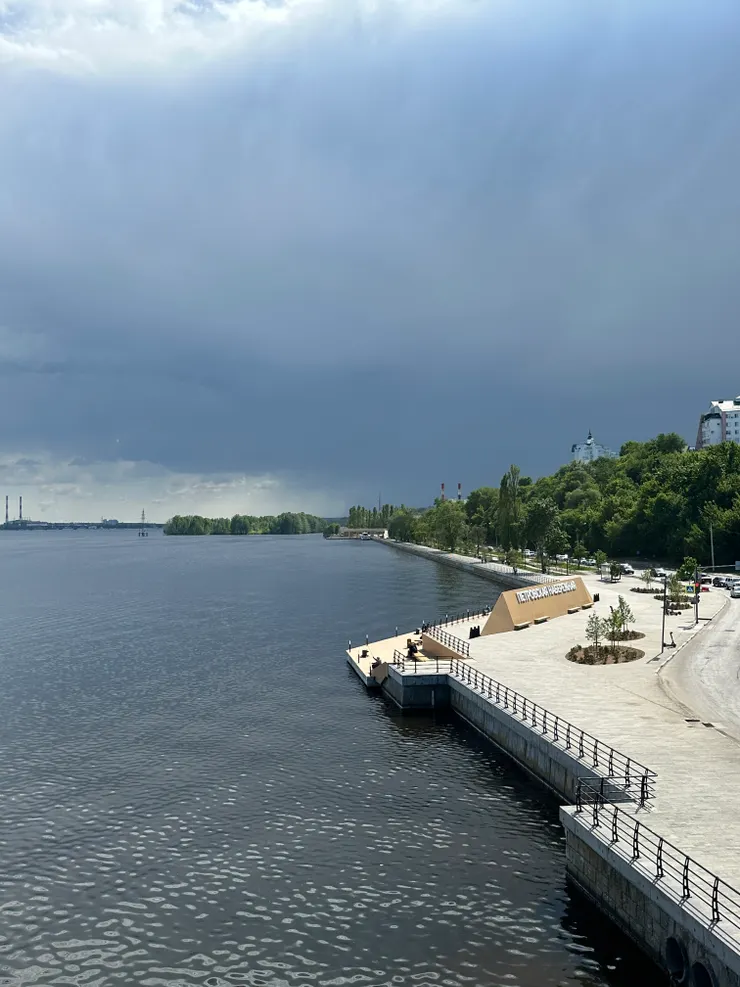 走到一半發現烏雲密佈有點緊張!