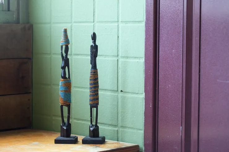 來自坦尚尼亞傳統男女雕像