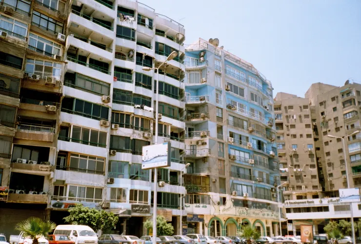 看起來很像老舊的香港